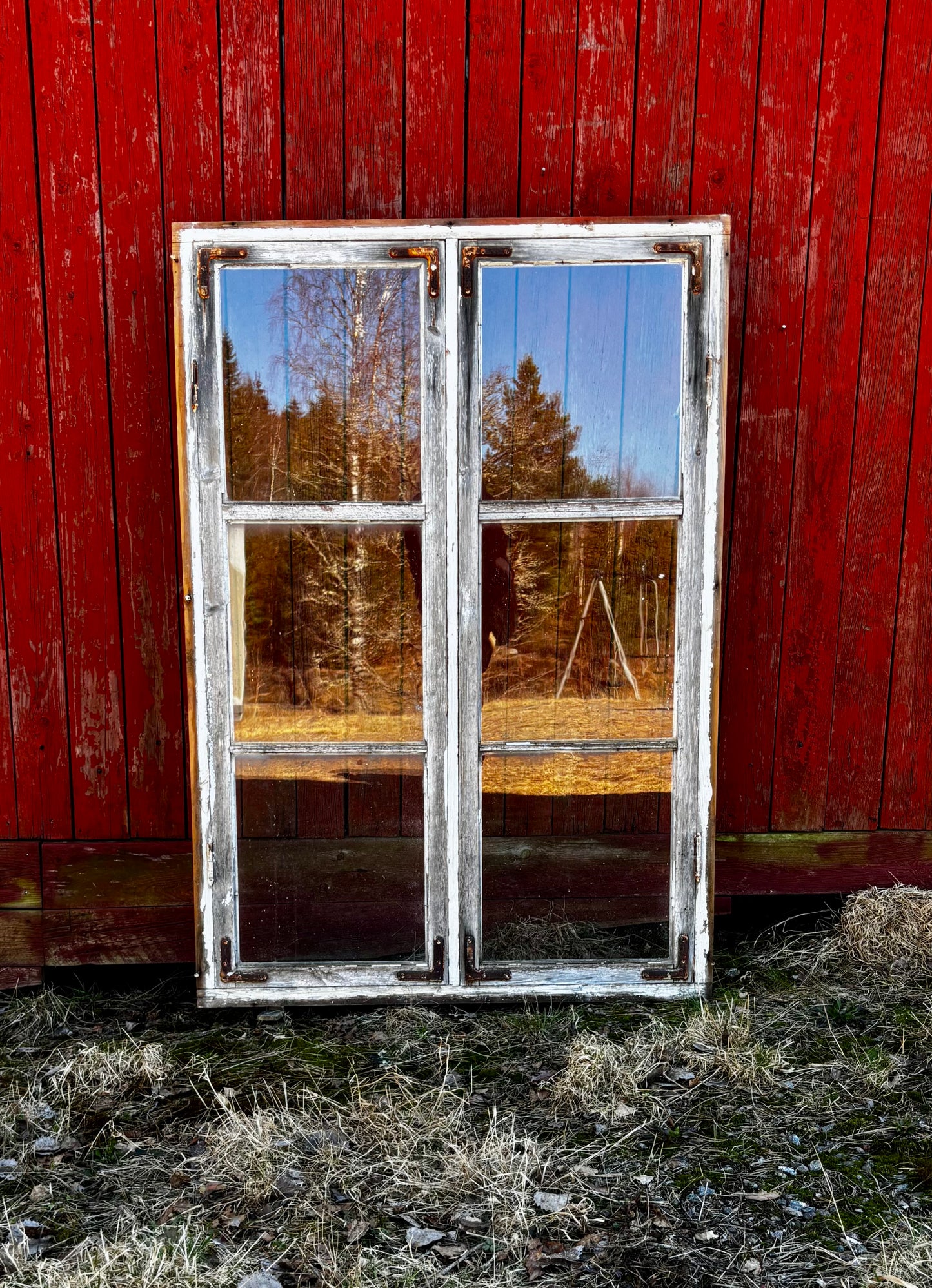 Fönster med innanfönster. Finns 3st 100x147