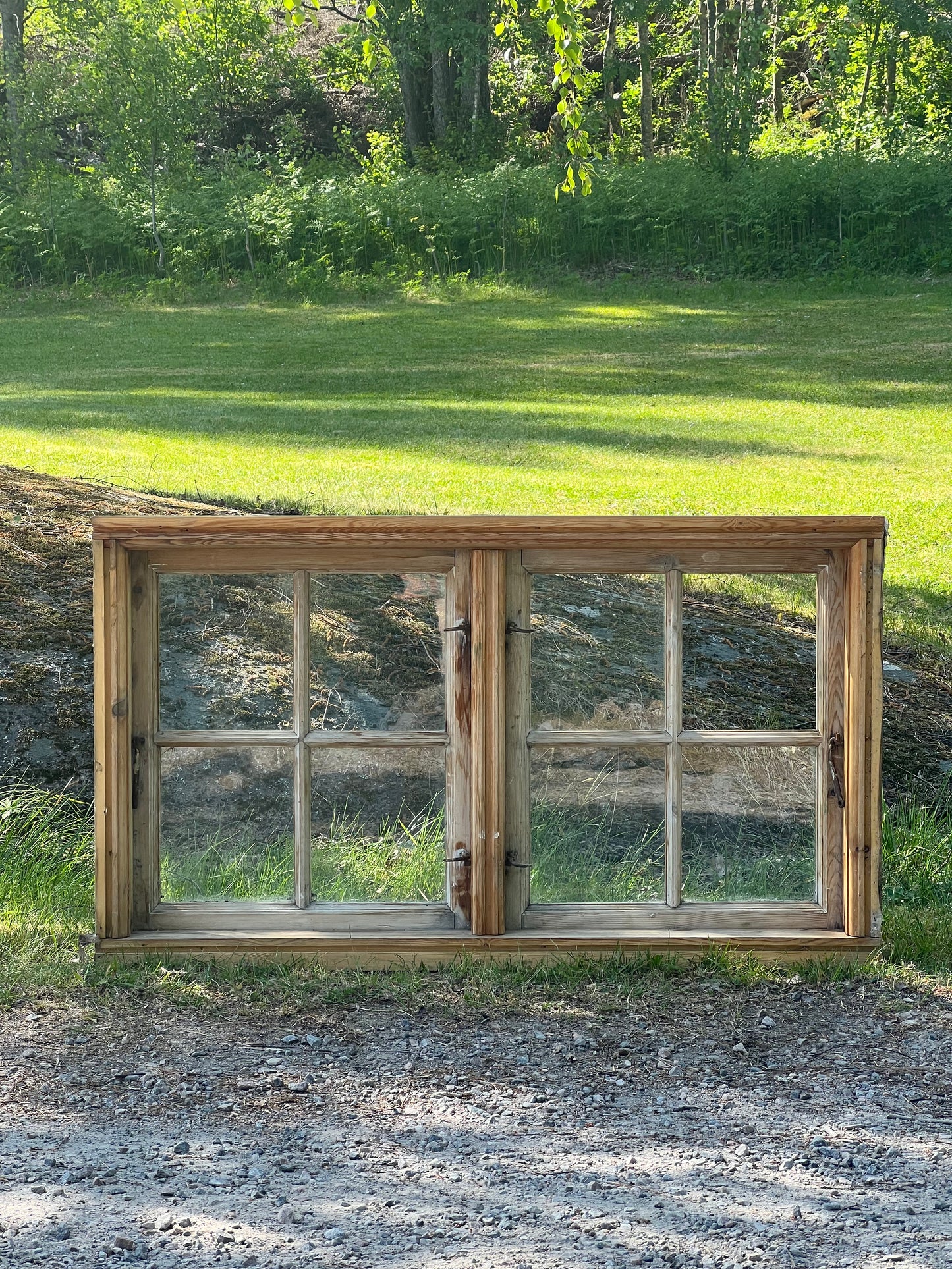 Fönster med karm 4st 64x111