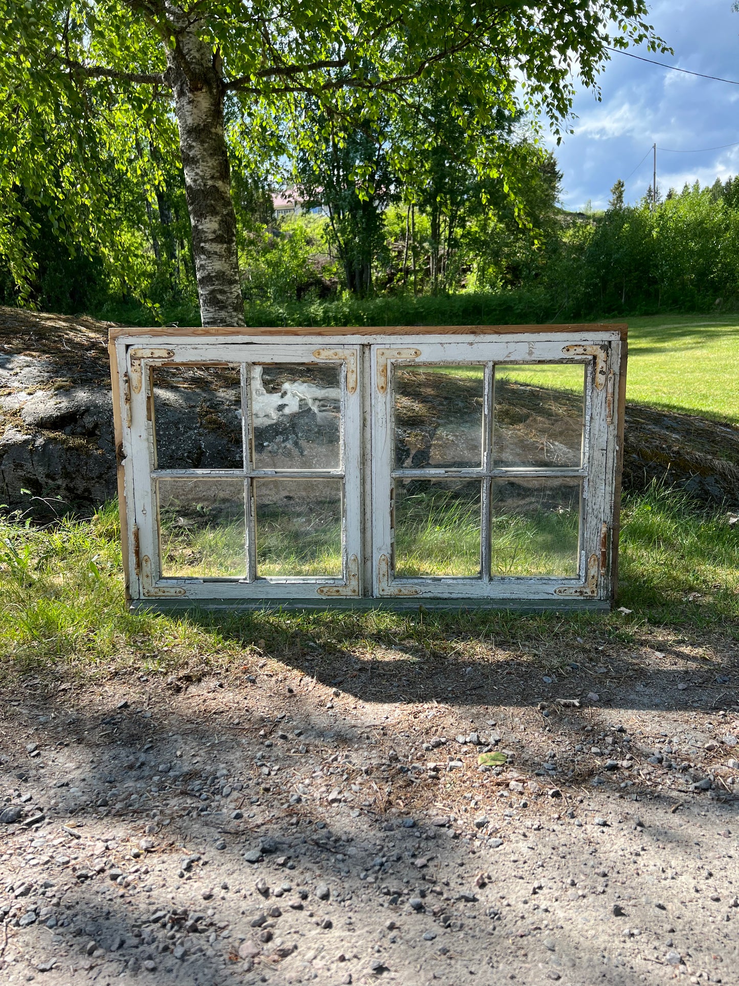 Fönster med karm 4st 64x111