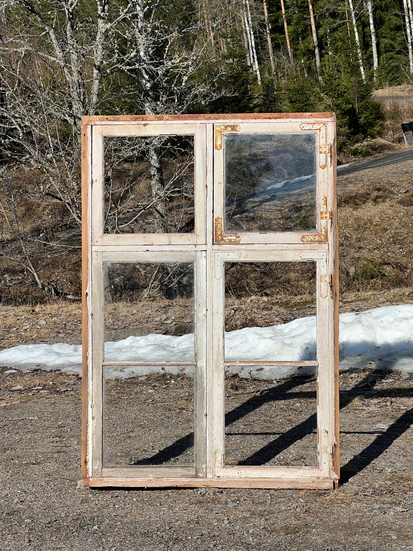 Flaggfönster finns 2st 105x153